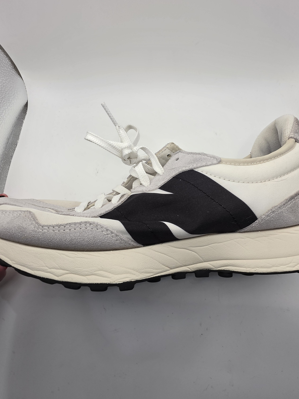 New Balance 327 Men 9.5 Low Top Lace Up Textile Sneakers Sea Salt/Black MS327FE